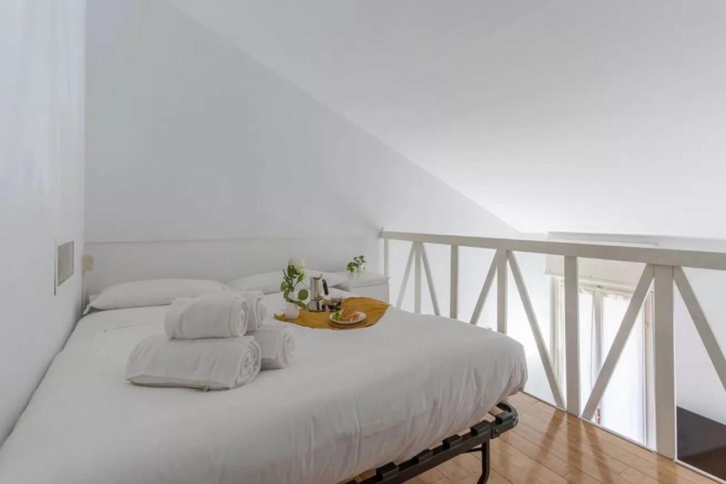 Two-room San Babila Appartement Milan